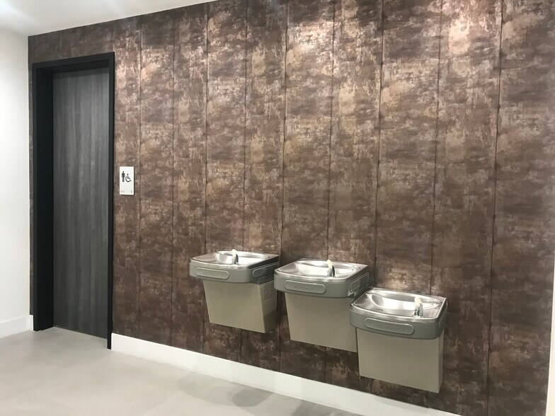 More Photos Of 800 SE 4th Ave, Hallandale Beach Office For Lease