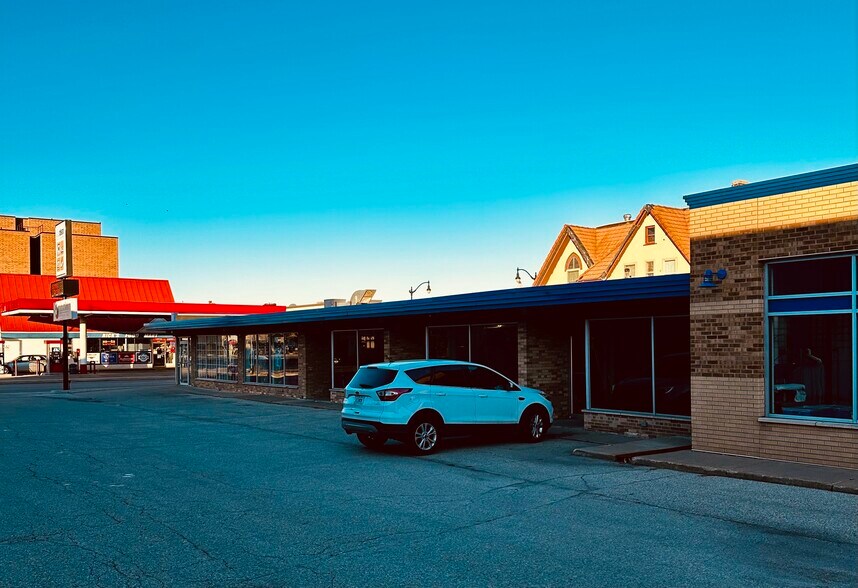 More Photos Of 620 Cass St, La Crosse Storefront Retail Office For Lease