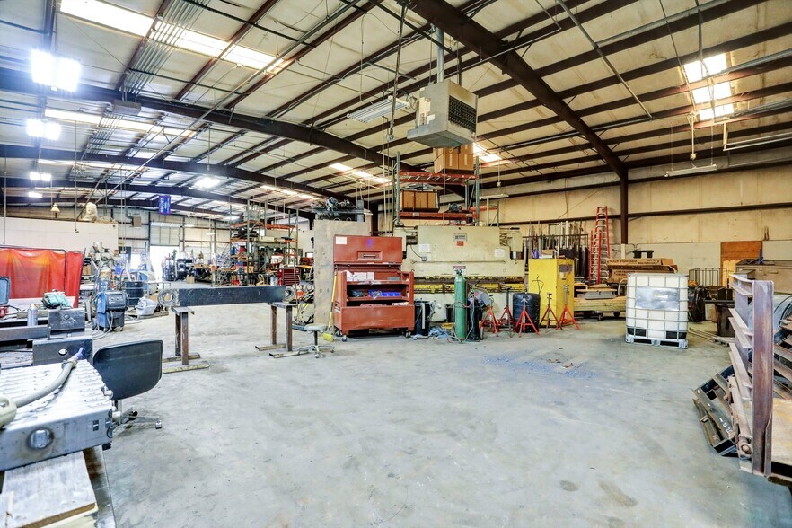 More Photos Of 3325 Millbranch Rd, Memphis Warehouse For Sale