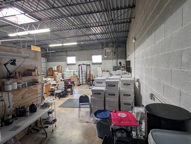 More Photos Of 227 James St, Bensenville Warehouse For Lease