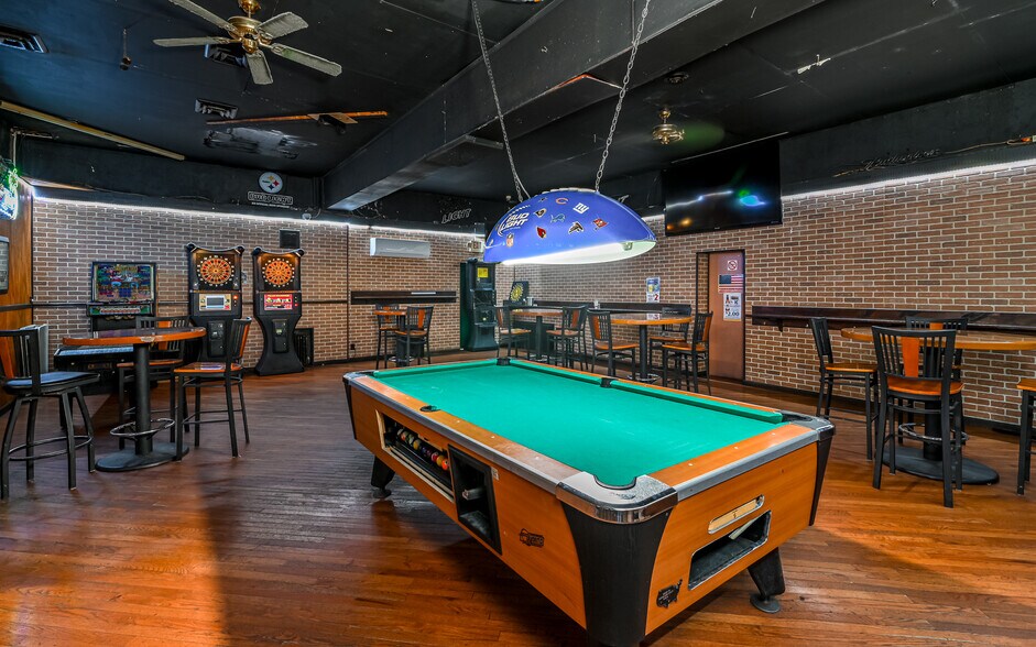 More Photos Of 1435 Freeport Rd, Cheswick General Retail For Sale