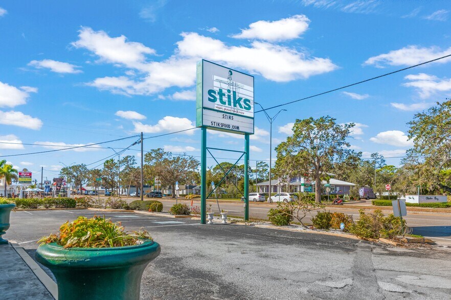 More Photos Of 4413 S Tamiami Trl, Sarasota Restaurant For Sale