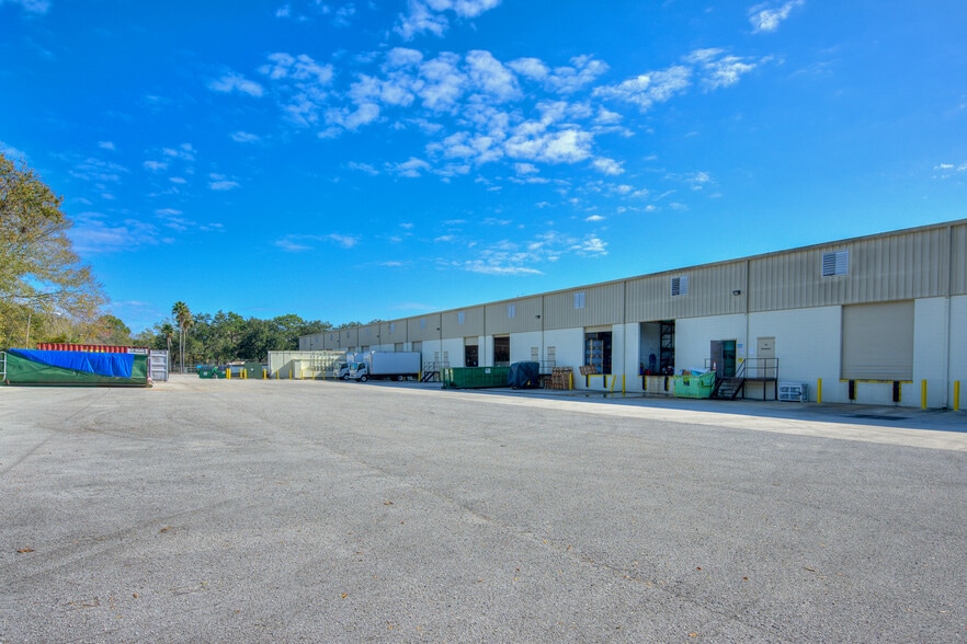 More Photos Of 11210 E Phillips Industrial Blvd, Jacksonville Warehouse For Lease