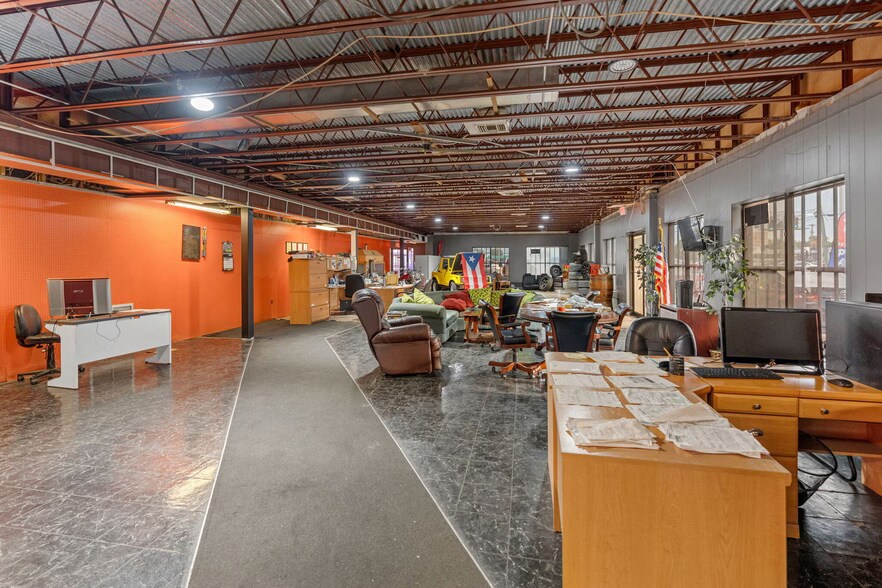 More Photos Of 2559 Fowler St, Fort Myers Unknown For Lease