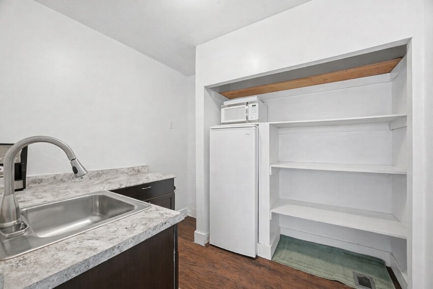 More Photos Of 2404 Saw Mill Run Blvd, Pittsburgh Storefront For Sale