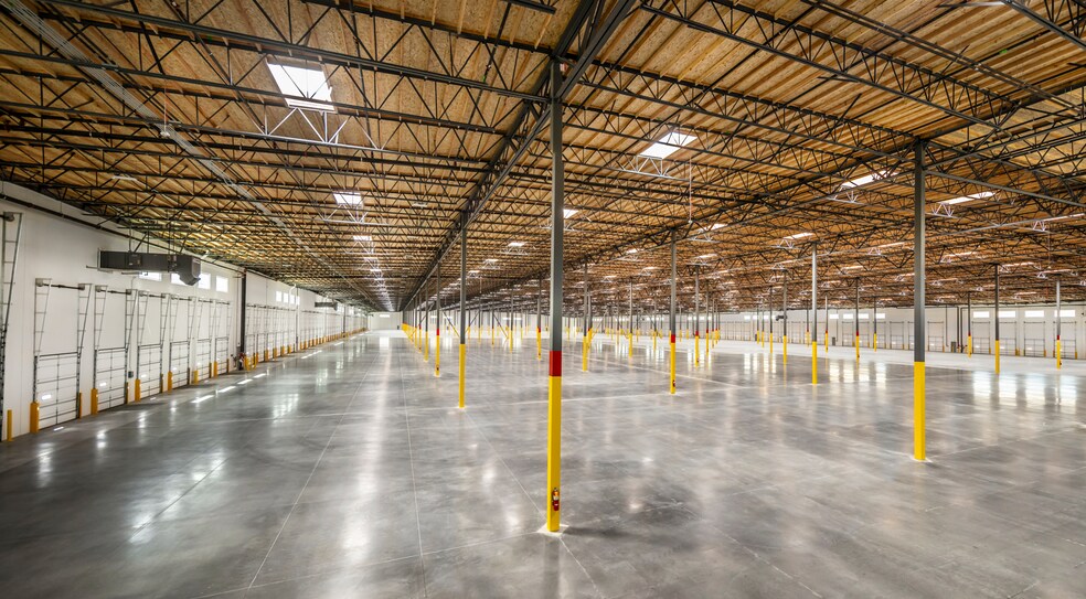 More Photos Of 100 Wild Horse Cyn, Sparks Warehouse For Lease