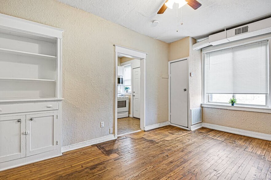 More Photos Of 1114 E Armour Blvd, Kansas City Apartments For Sale