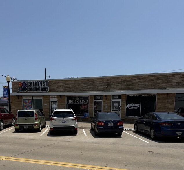 Primary Photo Of 300 W Main St, Arlington General Retail For Lease