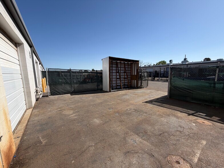 More Photos Of 332 Norfolk St, Aurora Light Manufacturing For Sale