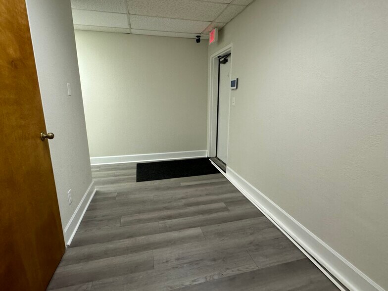 More Photos Of 1403 Medical Plaza Dr, Sanford Medical For Lease