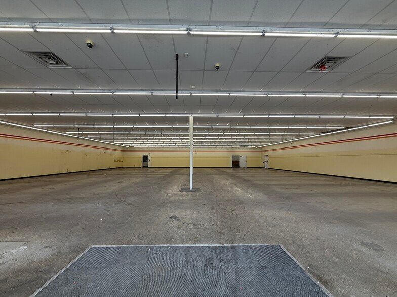 More Photos Of 504 N EE Wallace Blvd, Ferriday Storefront For Sale