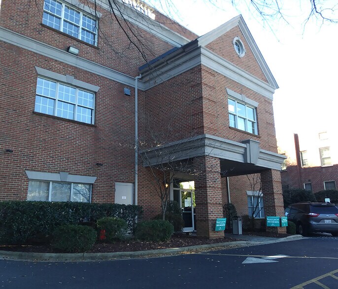 More Photos Of 817 E Morehead St, Charlotte Office For Lease