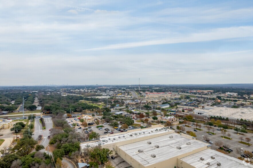 More Photos Of 900 Interstate 35, Austin Unknown For Lease