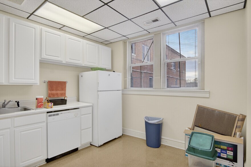 More Photos Of 104-110 S Hill Ave, South Hill Office Residential For Sale