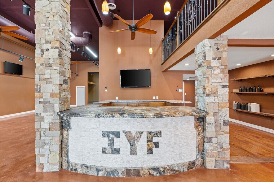 More Photos Of 7716 Davis Blvd, North Richland Hills Storefront For Lease