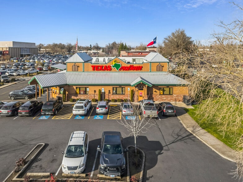More Photos Of 1060 Valley River Way, Eugene Restaurant For Sale