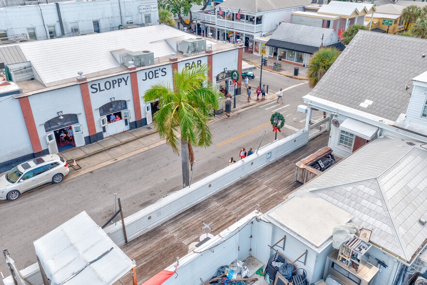 More Photos Of 135 Duval St, Key West Bar For Lease