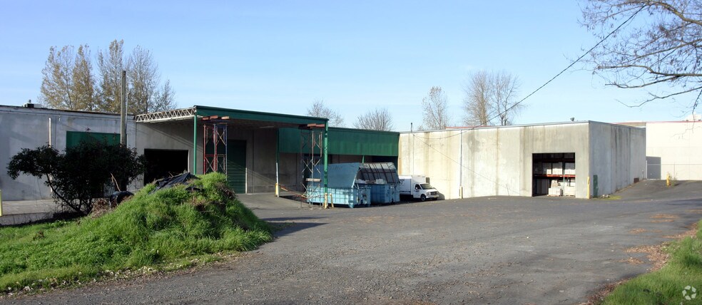 More Photos Of 2621 NW Industrial, Portland Warehouse For Lease
