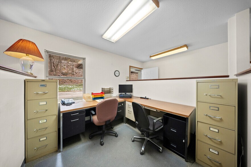 More Photos Of 100 Armco Rd, Ashland Manufacturing For Lease
