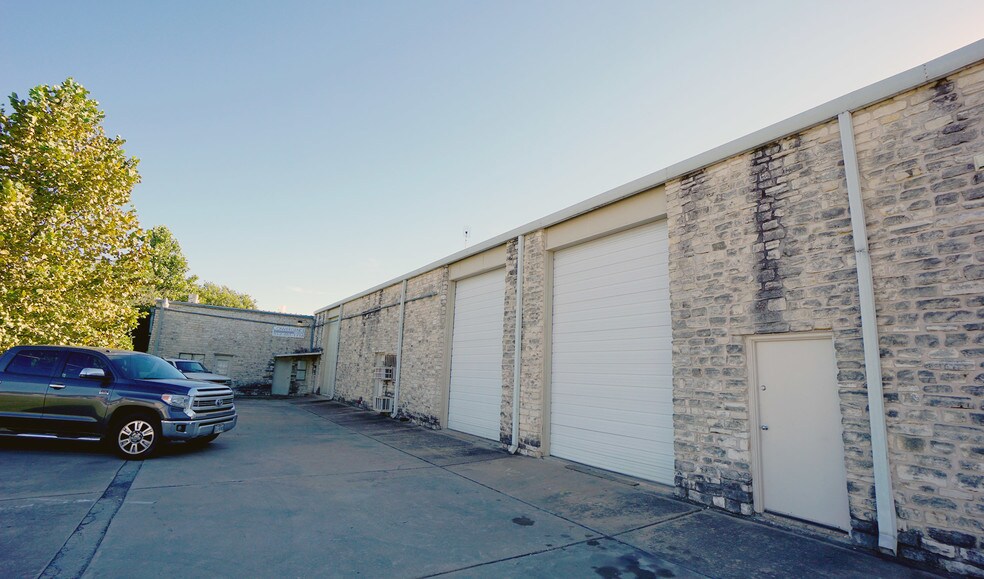 Primary Photo Of 1406 Three Points Rd, Pflugerville Flex For Lease
