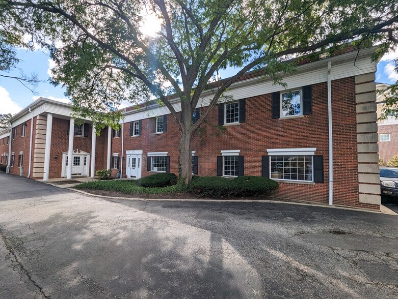 Primary Photo Of 1247 Waukegan Rd, Glenview Office For Lease