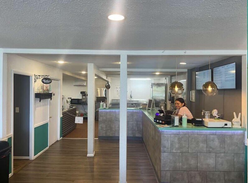 More Photos Of 204-274 E Bridge St, Brighton Storefront Retail Office For Lease