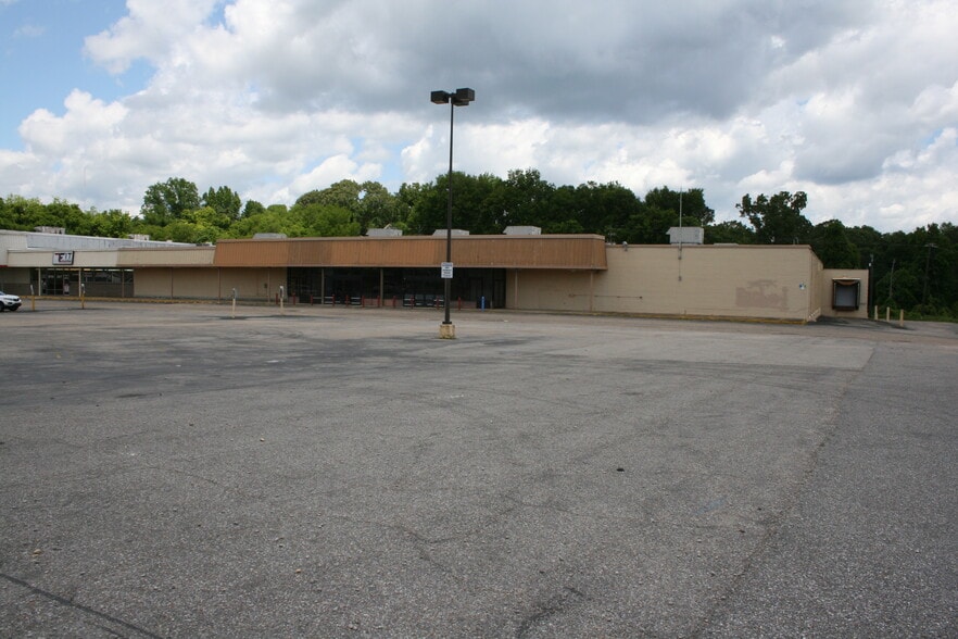More Photos Of 1302 Gilmer Ave, Tallassee Freestanding For Lease