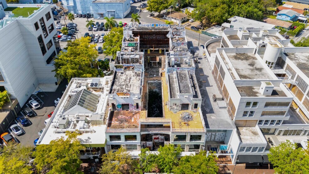 More Photos Of 3120-3138 Commodore Plz, Coconut Grove General Retail For Sale