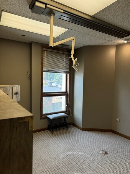 More Photos Of 522 Chestnut St, Hinsdale Medical For Lease