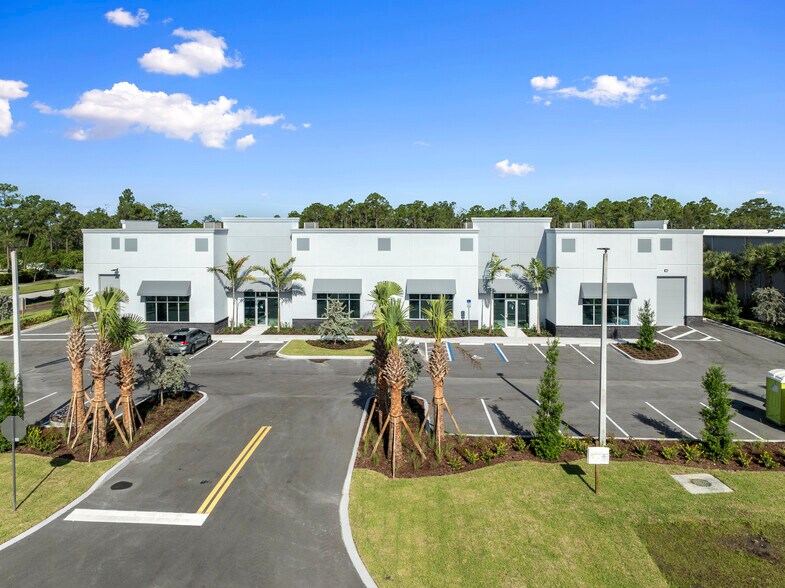 More Photos Of 14701 Walgreens Dr, Jupiter Warehouse For Lease