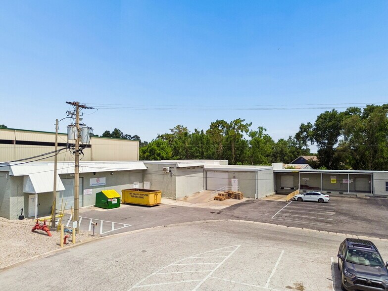 More Photos Of 1760-1770 Calumet St, Clearwater Warehouse For Lease