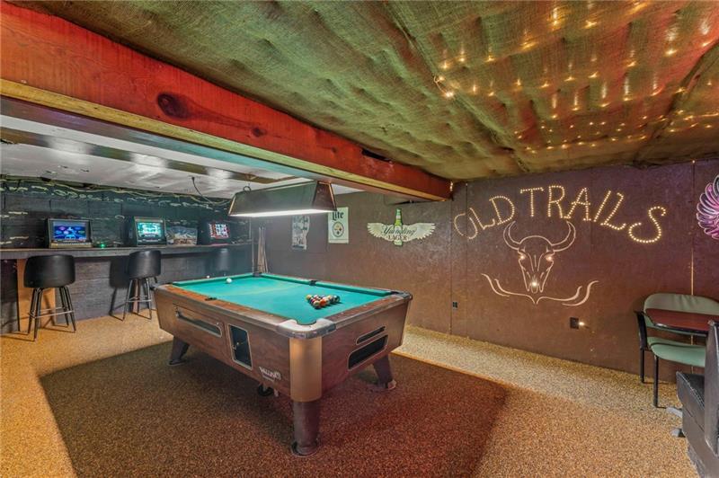 More Photos Of 669 E National Pike, Washington Restaurant For Sale