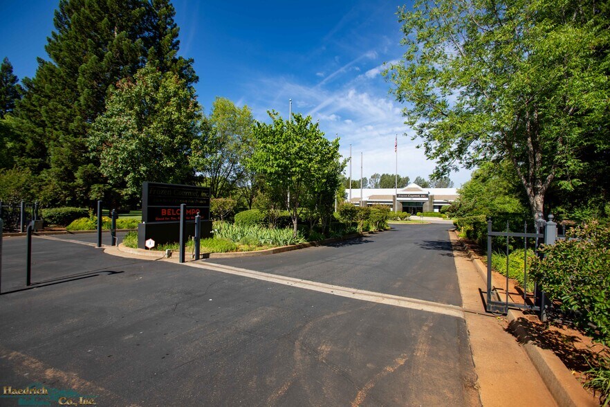 More Photos Of 5800 Airport Rd, Redding Warehouse For Lease