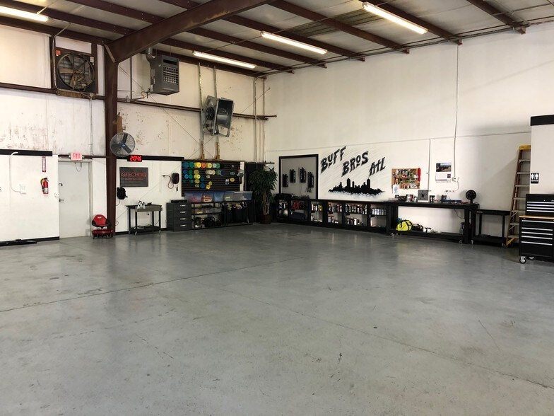 More Photos Of 3345 Hutchinson Rd, Cumming Warehouse For Lease