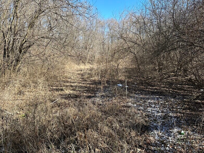 More Photos Of 1702 Oak Dr, Mchenry Land For Sale