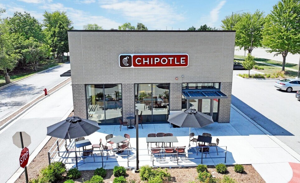 Primary Photo Of 444 E Veterans Pky, Yorkville General Retail For Sale
