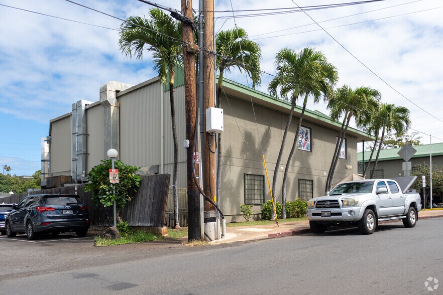 More Photos Of 99-084 Kauhale St, Aiea Unknown For Lease