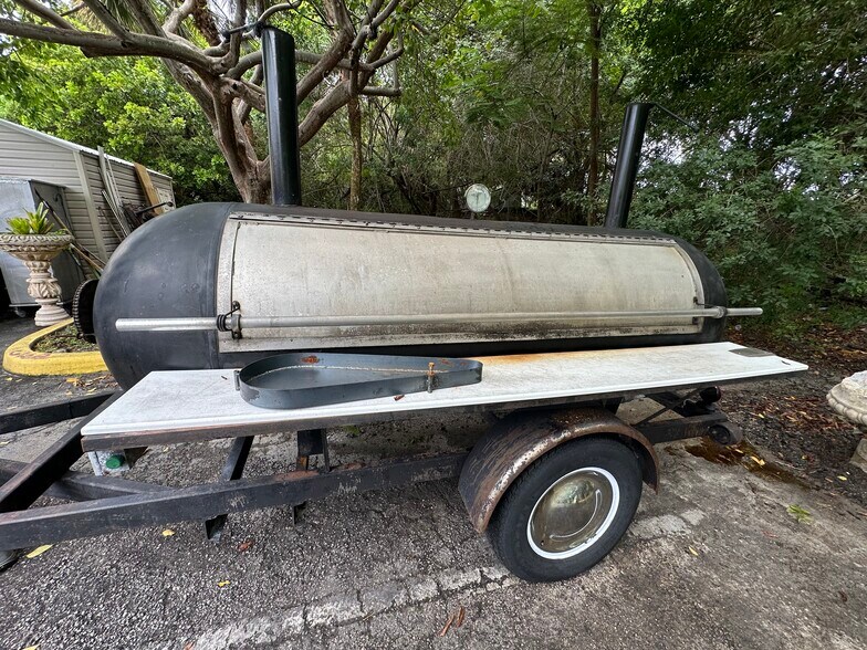 More Photos Of 1002 E Newport Center Dr, Deerfield Beach Flex For Lease