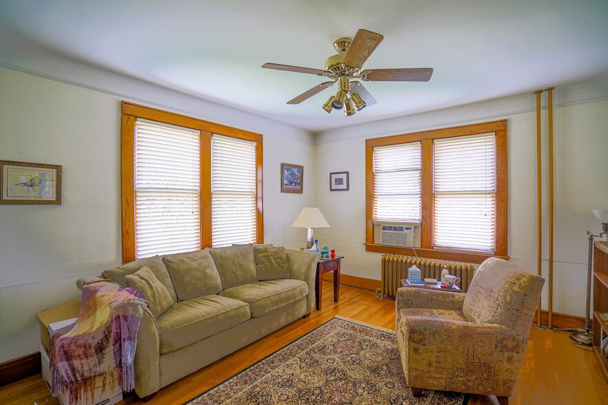 More Photos Of 142 Oak Tree Ave, South Plainfield Office For Lease