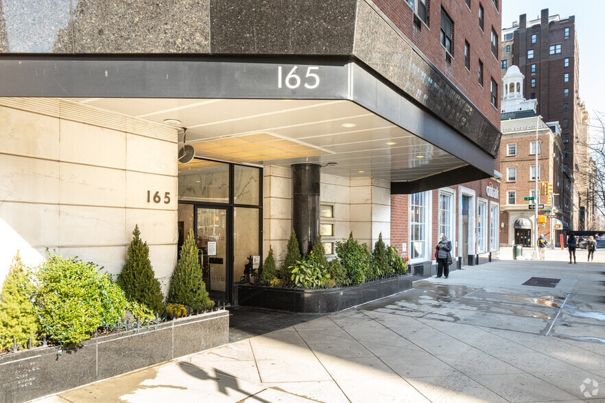 More Photos Of 165 E 72nd St, New York Apartments For Lease