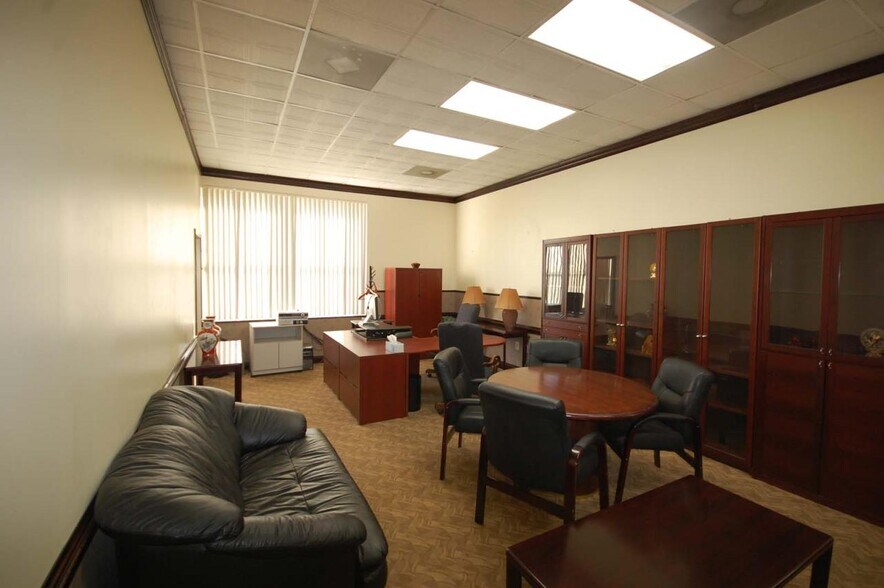 More Photos Of 10730 Connecticut Ave, Kensington Storefront Retail Office For Sale