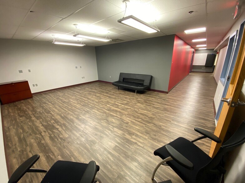 More Photos Of 8001 Terrace Ave, Middleton Research And Development For Lease