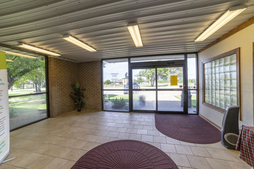 More Photos Of 701 N Price Rd, Pampa Medical For Lease
