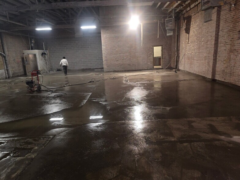 More Photos Of 4742-4746 W Rice St, Chicago Warehouse For Lease