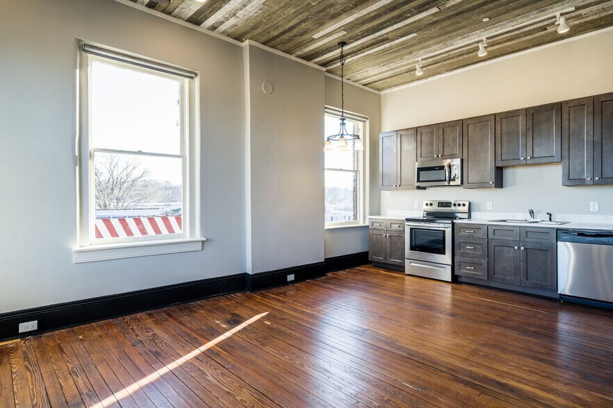 More Photos Of 201 Chatham St, Sanford Office Residential For Sale