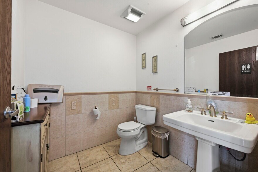 More Photos Of 13310 Ralston Ave, Sylmar Warehouse For Sale