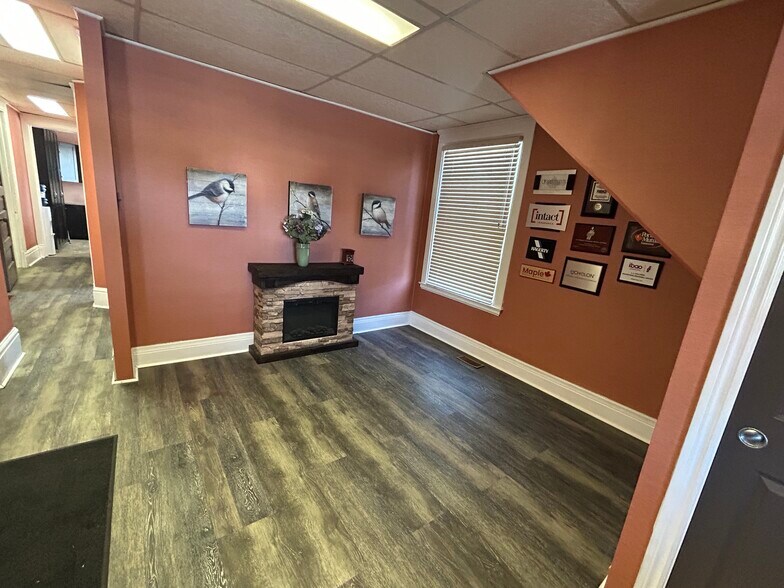 More Photos Of 187 Division St, Welland Office For Sale