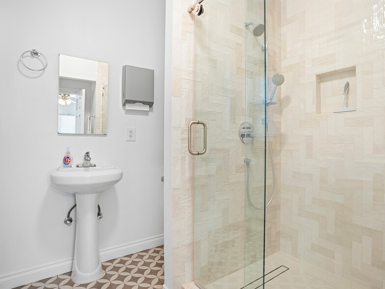 More Photos Of 7580 McGroarty Ter, Tujunga Apartments For Sale
