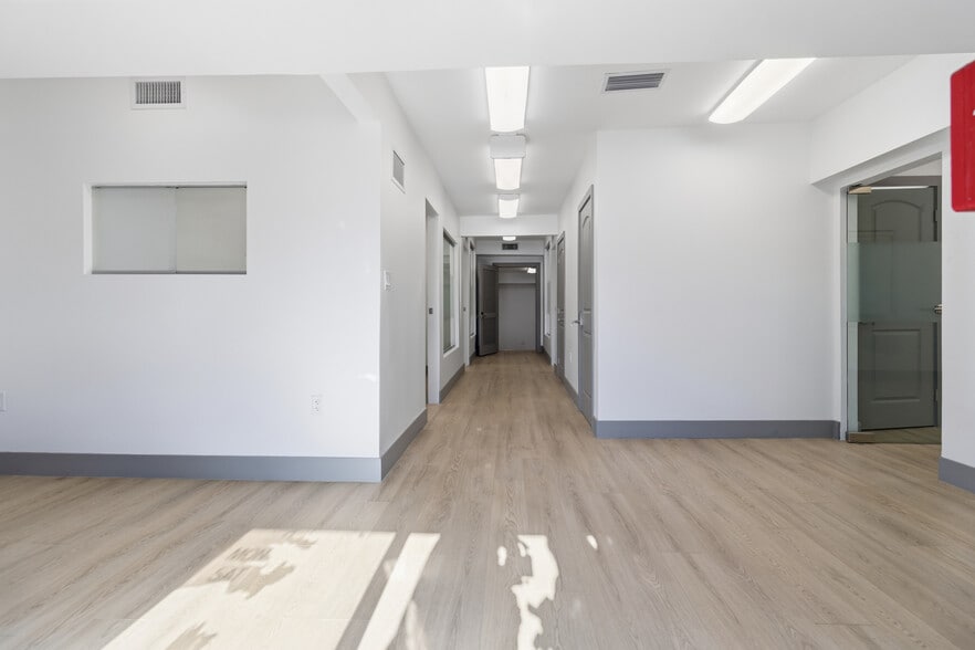 More Photos Of 470 NW 22nd Ave, Miami Office For Sale