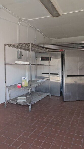 Primary Photo Of 3046 Fletcher Dr, Los Angeles Food Processing For Lease